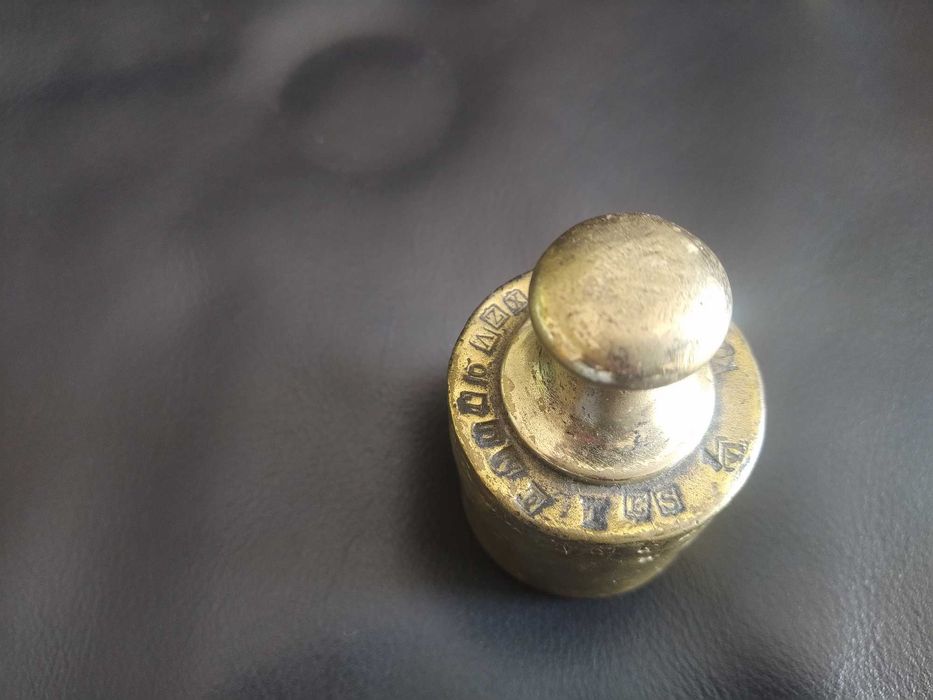 Conjunto pesos antigos de balança aferidos e certificados. 1 Kg a 1 ha