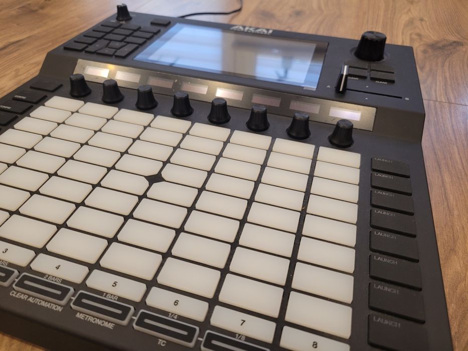 AKAI FORCE - Samodzielny system produkcji muzycznej