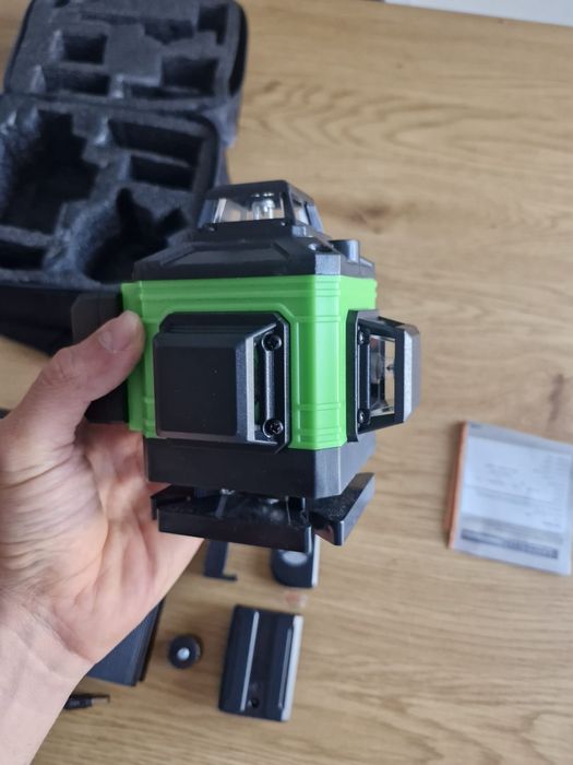 Nível laser autonivelante 16 linhas Novo com 2 baterias