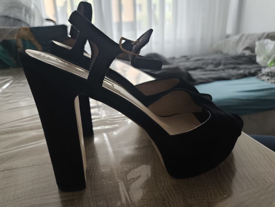 Piękne buty na obcasie