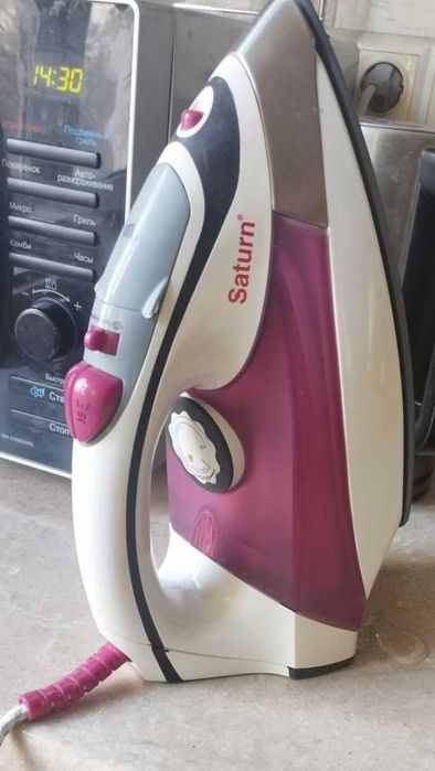 Праска Saturn ST-CC7136 2500W з керамічною підошвою