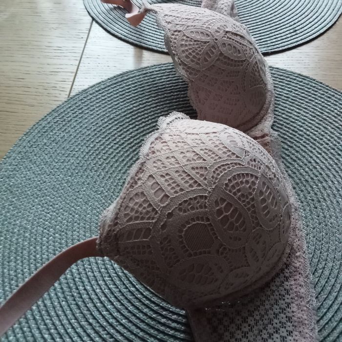 Biustonosz push up, koronkowy Esotiq 70D