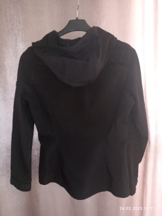 Czarna kurtka Softshell