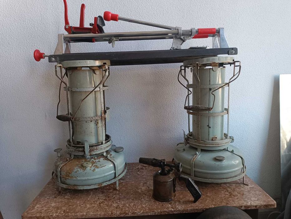 Dois Aquecedores a petróleo "antiguidades"