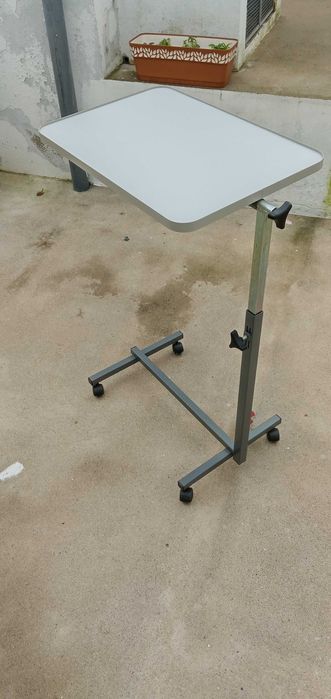 Rolling Side Table64286323833602121