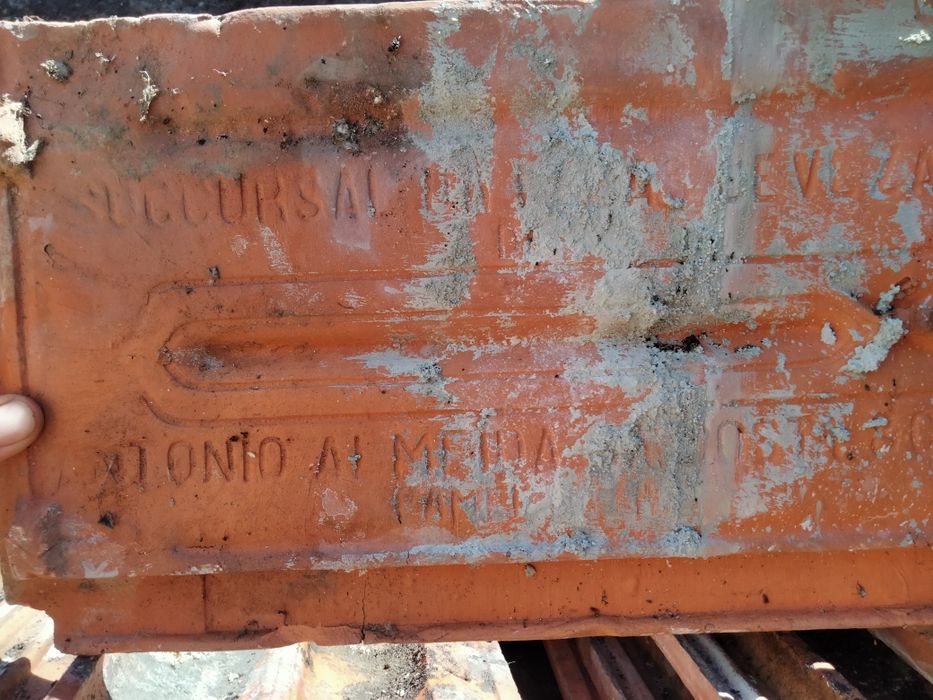 Ofereço telhas cerca de 800