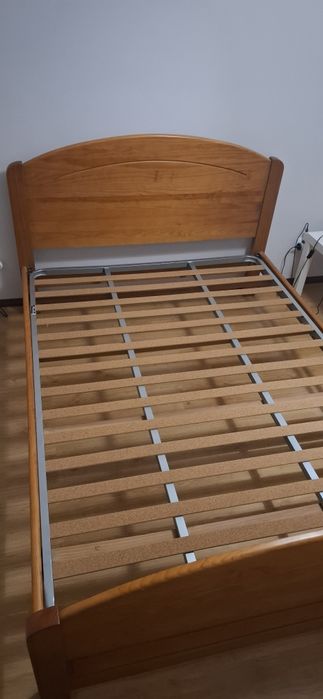 Cama de Casal em Pinho
