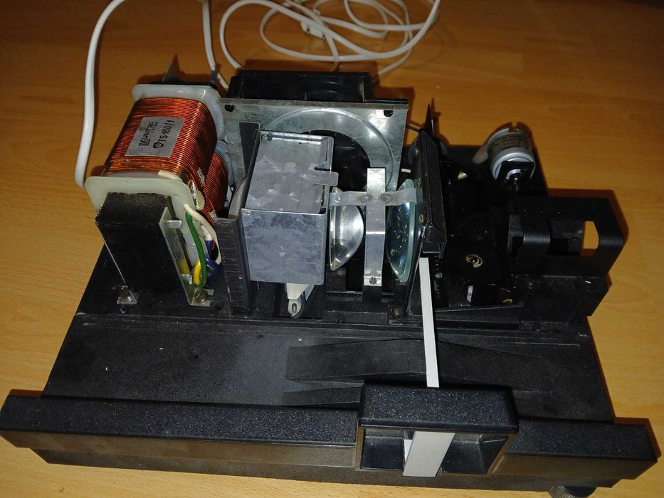 Projektor slajdów PZO Warszawa Diapol biały Automat sprawny vintage