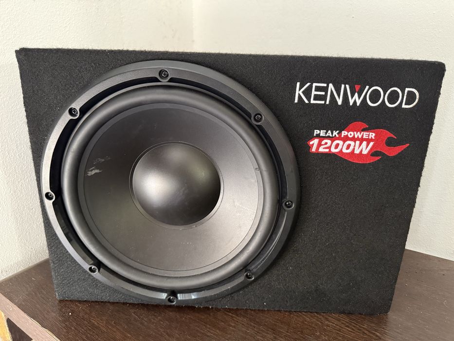 Subwoofer Kenwood 1200w + amplificador + cablagem