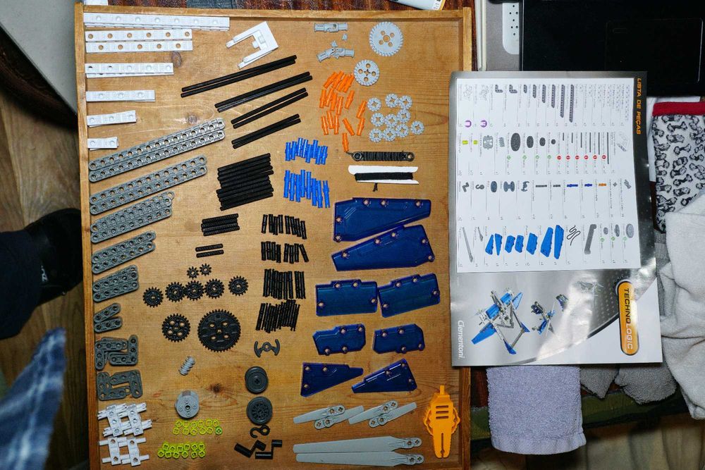 Kit montagem Clementoni 10 modelos "Aviões e Helicópteros"