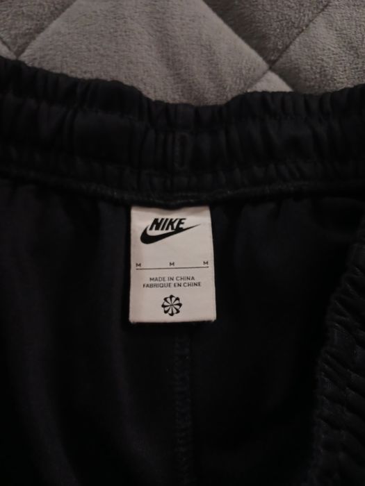 штани від бренду nike