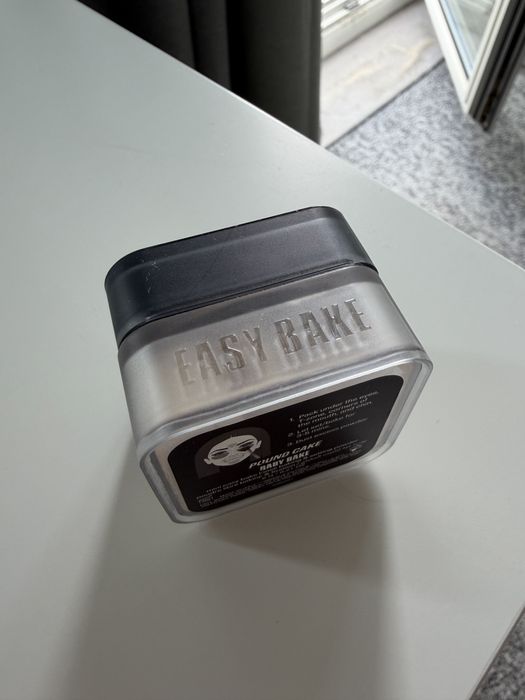 Puder Huda Beauty Easy Bake pound cake