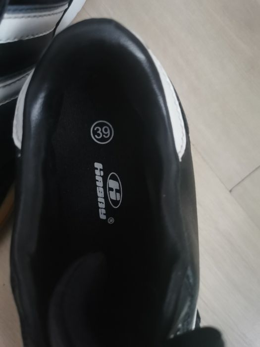 Buty do piłki nożnej, halówki 39