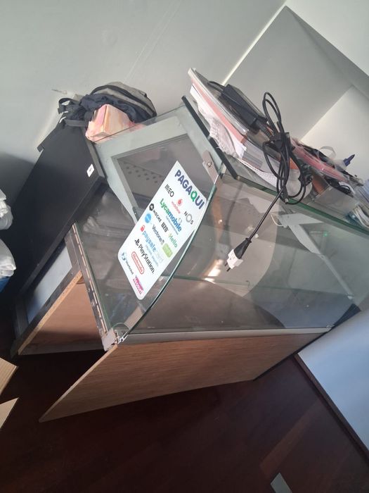 Vitrine a funcionar a refrigeração