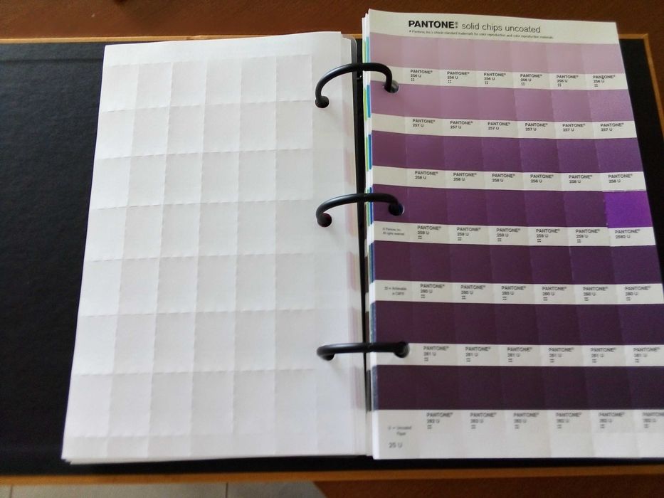 Livros Pantone, guia de cores