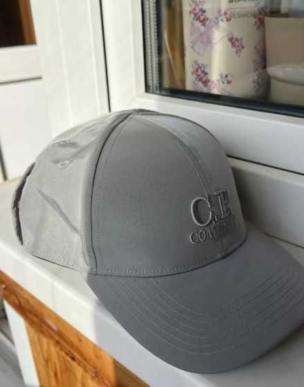 Кепка C.P. Company сочетает современный дизайн и функциональность