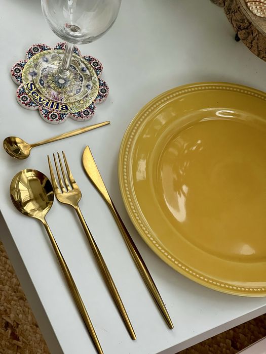 Conjunto de talheres dourados – 24 peças