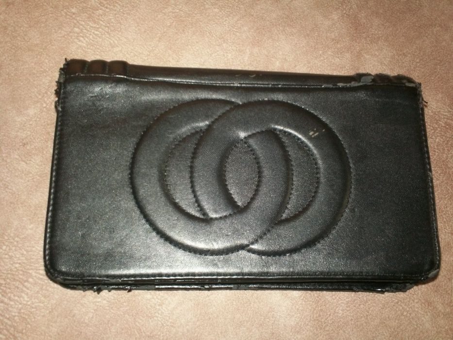 Две  разные сумки