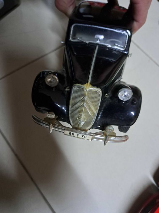 Citroen 15cv 6 cyl (1952) esc. 1/18