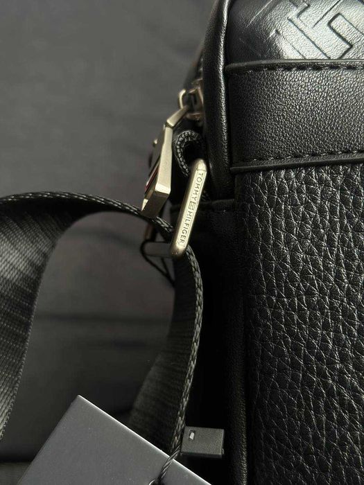 Чорна чоловіча сумка месенджер Tommy Hilfiger
