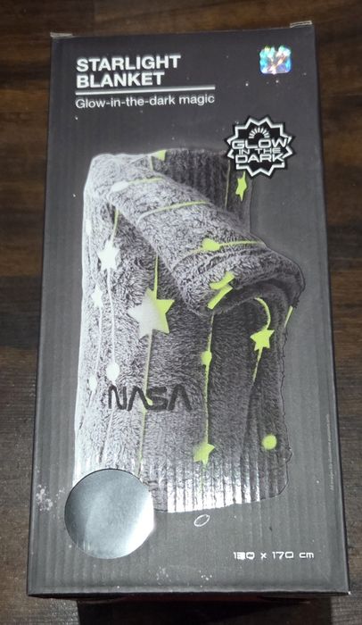 Koc świecący w nocy NASA.