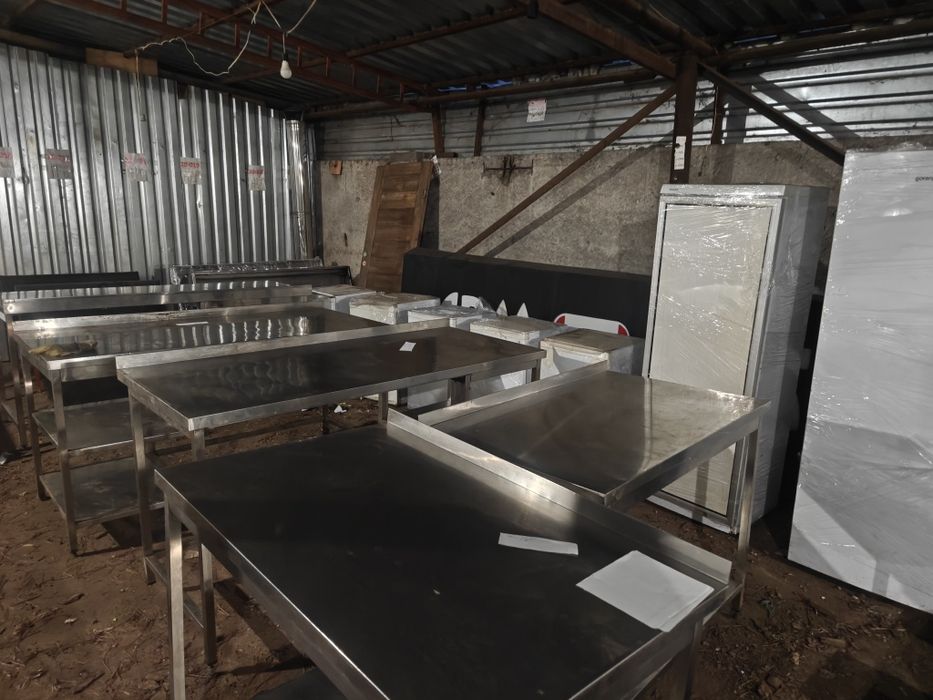 Стеллажи, столы, мойки, вытяжки,полки из нержавейки, тестомес, холодил