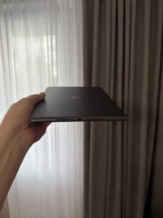 Продаю iPad 7-го покоління, 32 ГБ, версія Wi-Fi.