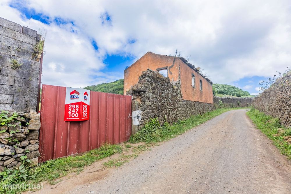 Terreno com ruína