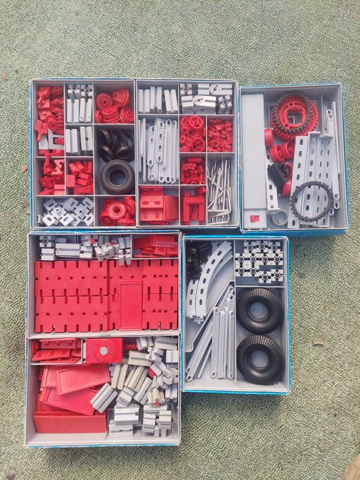 Caixas Fischertechnik: 100v, 50/2, 100 e mot1
de 1970