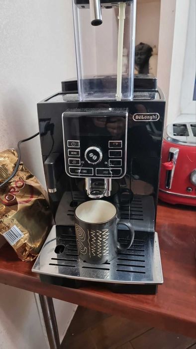 Кавоварка еспрессо DELONGHI ECAM 25.462 B ідельн стан все працює