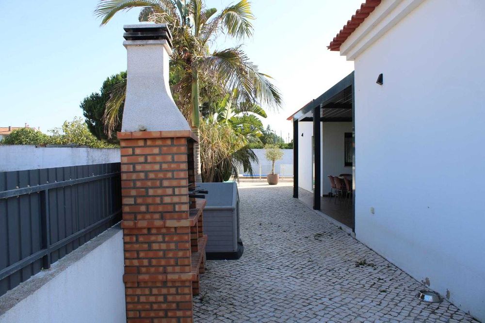 Vivenda Isolada T3+1 Moita