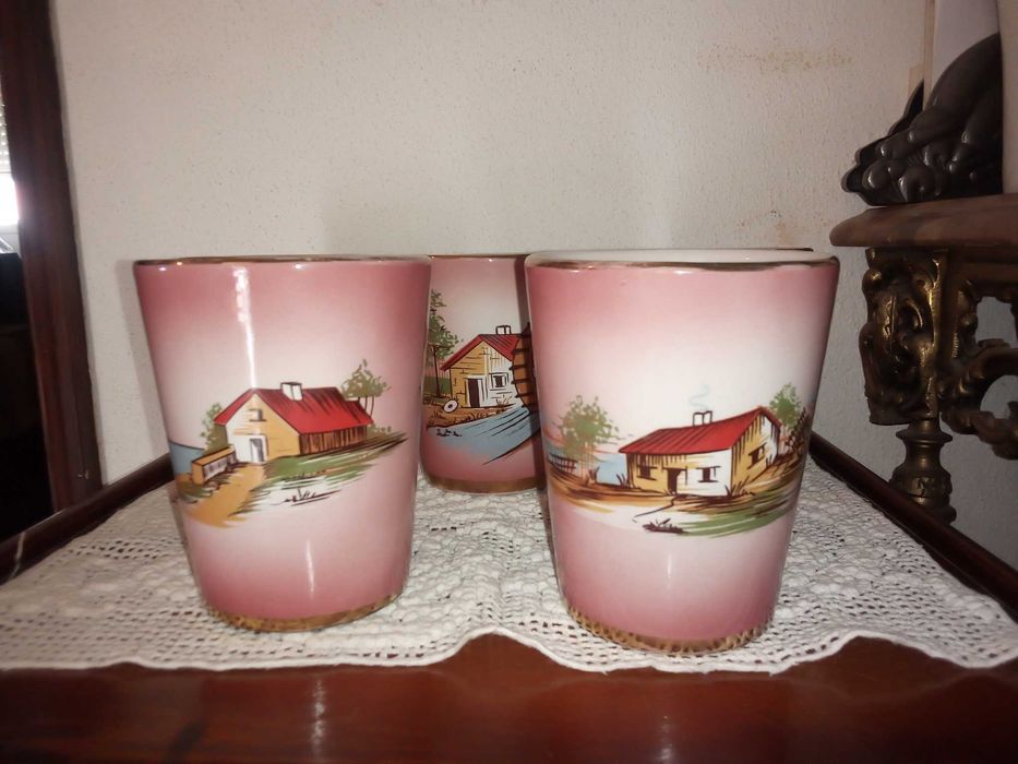 Copos em loiça de Alcobaça, usados