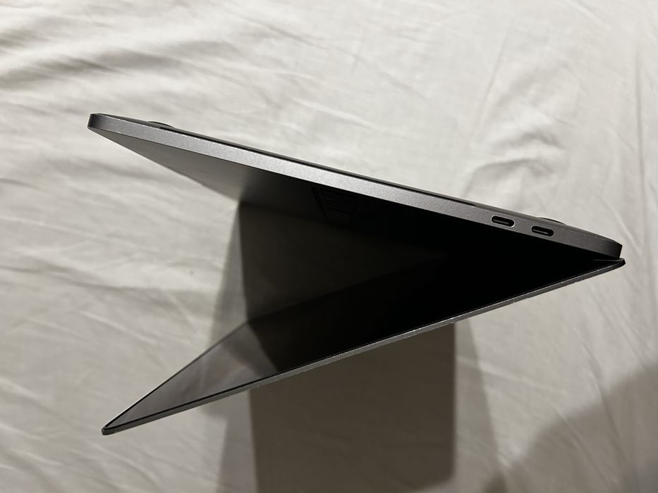 Macbook Pro 2020 USZKODZONY