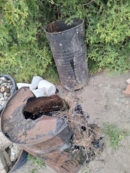 Uwaga - dopłacę 50 zł za odbiór pojemników z najprawdopobnie ze smołą - 3 szt.