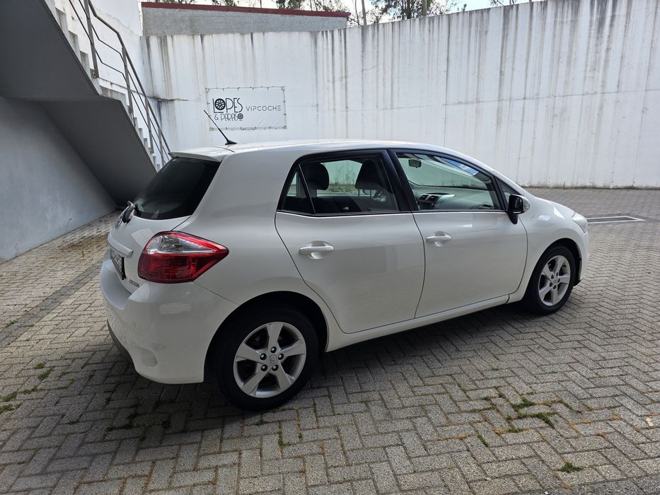 TOYOTA Yaris EXCLUSIVE 1.3VVT-i 100CV  - Excepcional