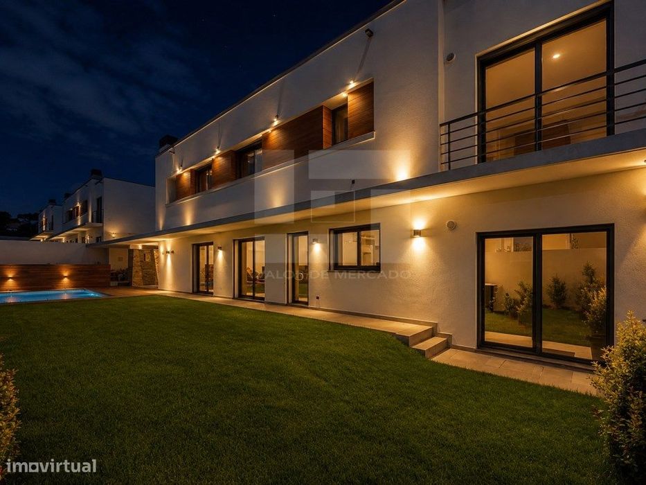 Moradia T4 unifamiliar, moderna, com piscina e estacionamento, Bice...