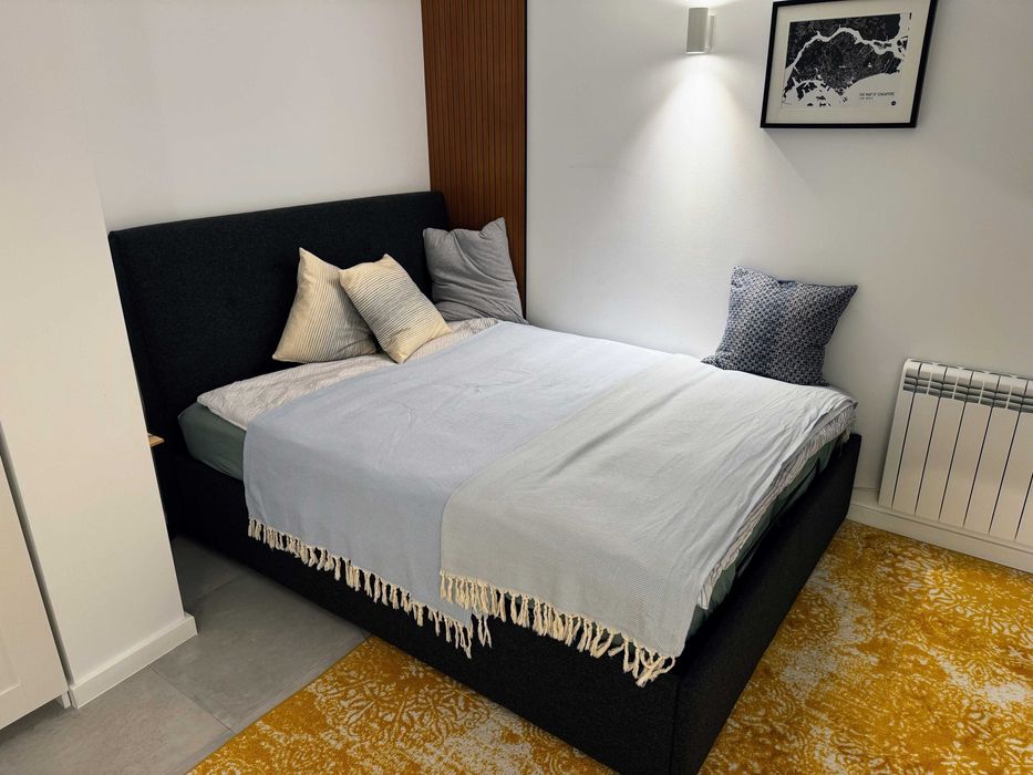 Cama de casal COMO NOVA por 50% do preço de uma NOVA