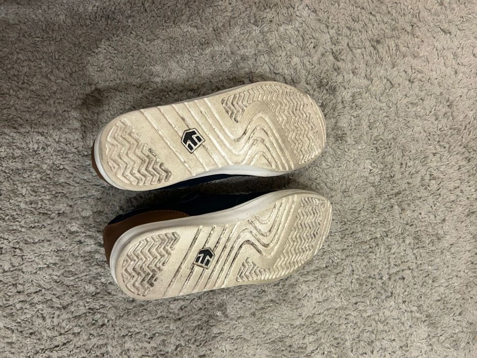 Sapatilhas com pouco uso