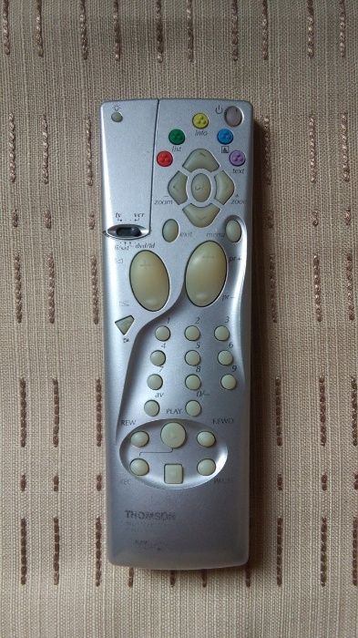 Oryginalny pilot Thomson RCT4130 -TV/VCR/DVD/HIFI