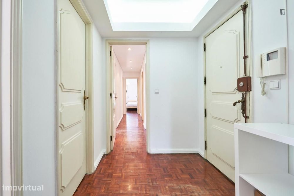 Quarto - localizado em Benfica Lisbon