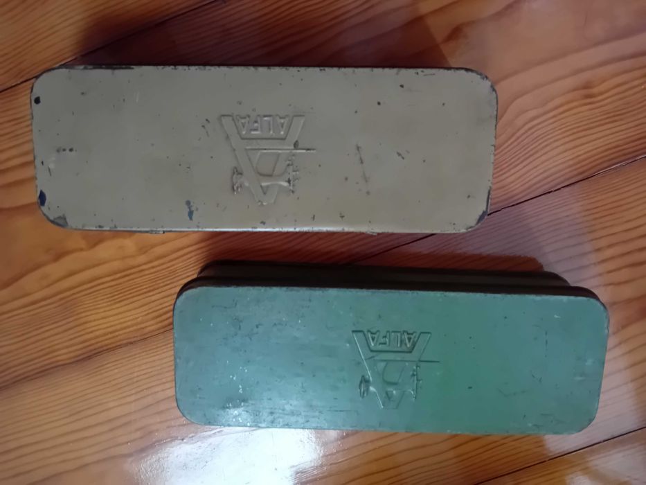 Lote 5 latas e 2 chapas antigas