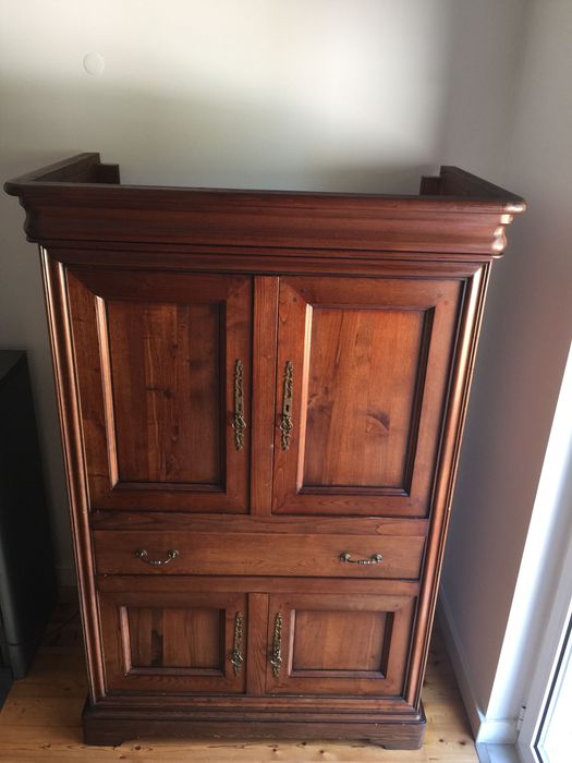 Garrafeira em castanho