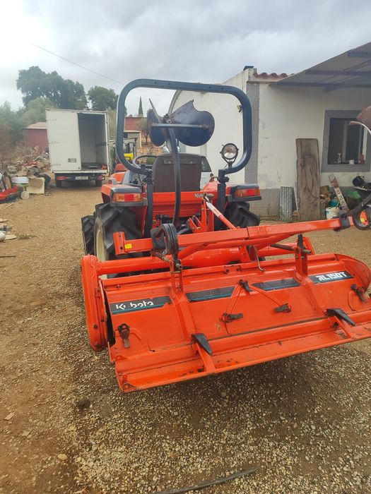 Tratores Kubota 26cv e Mitsubishi 18cv