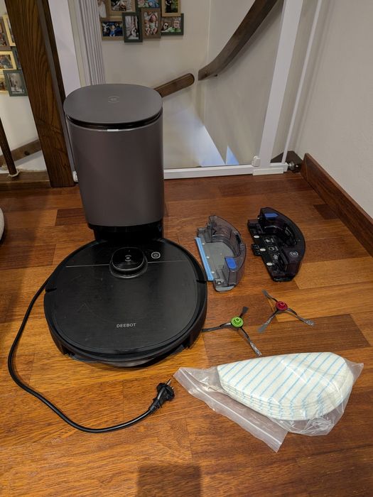 Robot odkurzacz Deebot T8 AIVI z stacja opóźniającą/dokującą