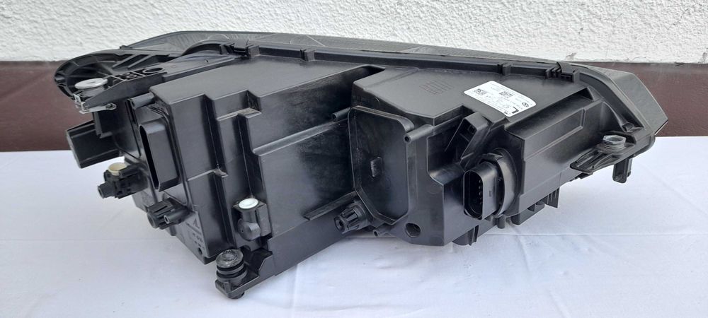 Reflektor przedni lewy VW Touran III Full Led  5TB  2016-