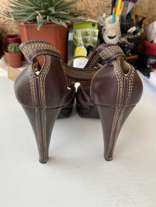 Босоніжки літні 36 розмір. У відмінному стані (майже нові).