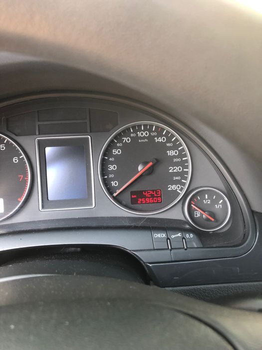 Samochód Audi A4b6 benzyna.