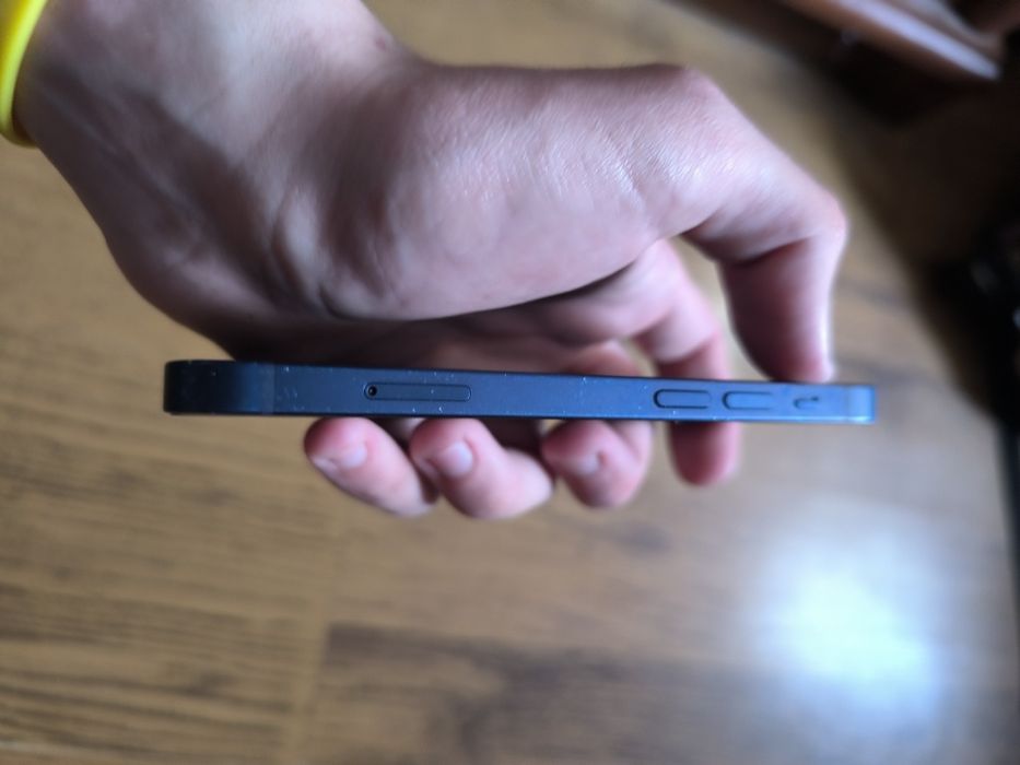 Продам iPhone 12 mini 64 ГБ