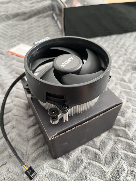 AMD Ryzen 5 3600 з боксовим кулером (Socket AM4)