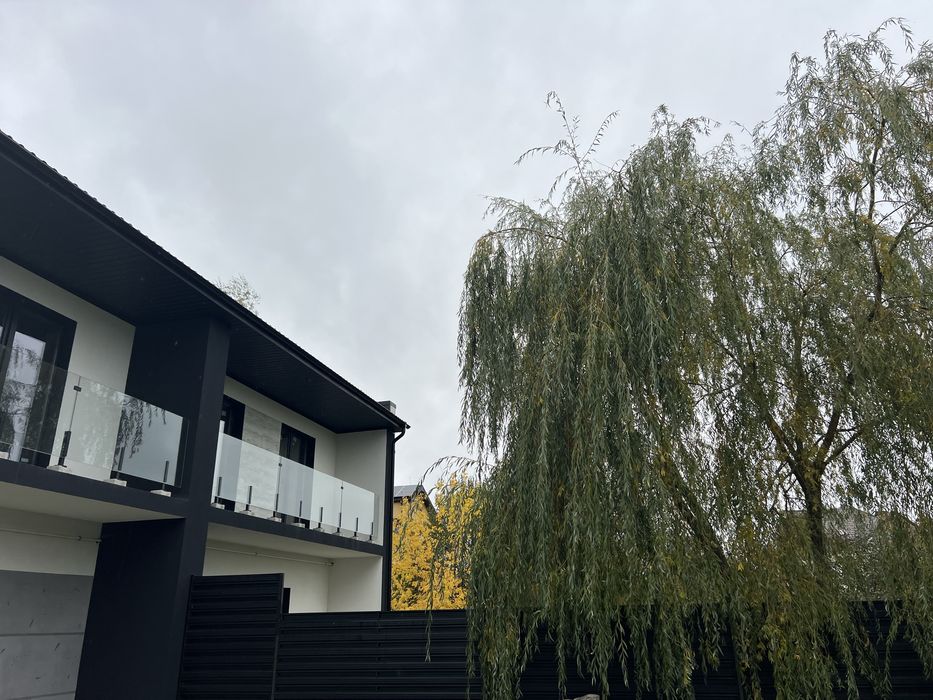 Готови дуплекс , велика ділянка, всі комунікаціі